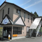 エボリエ - ラーメン　ガキ大将の2階です。奥がテラス。（2010.09）