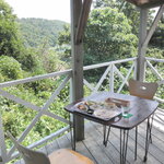 エボリエ - テラスからは川が見えます（2010.09）