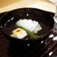 新ばし 笹田 - 虎魚と餅のお椀
                  