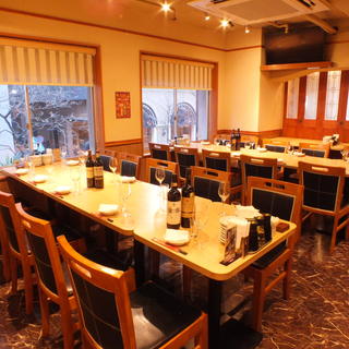 [reserved available for small to large groups] Please come to our restaurant for banquets, launches, and entertainment.