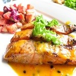Bloom Saigon Restaurant - サーモンのソテーのマンゴーソース掛け