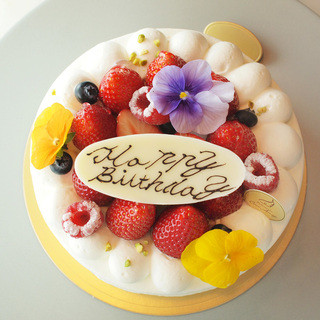 記念日は併設パティスリーの本格スイーツでお祝いできます！