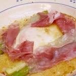 オステリア・ジーロ - アスパラと半熟卵のオーブン焼き