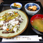 Doraibu In Kariyata - 山菜五目飯セット