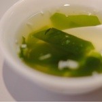 梅華 - 定食のワカメスープ