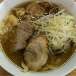 ラーメン二郎 - ラーメン 700円　麺半分・ヤサイ少なめ・ニンニク・アブラ