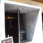 ファイブラン - ビルの1階　モダンなイメージです