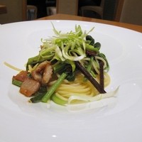 ヤマガタ サンダンデロ - 山形の山菜色々とトントロのペペロンチーノ