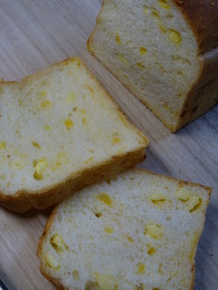 新出製パン所 - 5種のチーズ断面