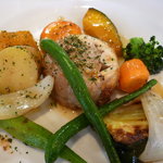 フチテイ ア ヴ - ソーセージ肉を抱いた三河鶏のロースト 野菜の煮込み（ランチメイン