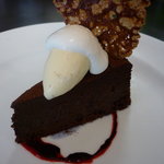 フチテイ ア ヴ - ガトー・クラシック・オ・ショコラ（ランチデザート）