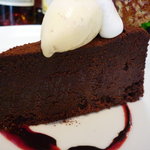 フチテイ ア ヴ - ガトー・クラシック・オ・ショコラ（ランチデザート）