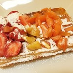 Mokafe - フレッシュフルーツのワッフル