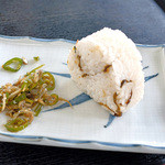 本格手打うどん はゆか - はゆかさん名物の唐辛子とおにぎり