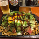 手打ち麺やきそば専門 真打みかさ 本店 - 焼きそばとビール