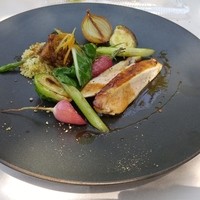 ラ・テラス - ほろほろ鳥のローストと腿肉のブレゼ 柑橘風味 クスクスのココットを添えて
                