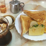 喫茶＆お好み焼　味希 - アイスコーヒー、トーストモーニングセットをいただきました(^o^)

410円