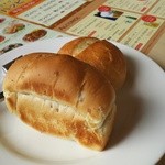 ジョナサン - 私はブレッドモーニング。写真の2種類のパン、またはトーストを選べます。こちらもドリンクバー付きで430円です。