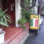 伊太利屋 - 扉を開けると地下への螺旋階段