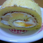 藤栄堂 - 桃のロールケーキ
