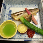 柏屋旅館 - 若鮎の友漬け、木の芽焼。若鮎の頭は素揚げで頂きます。　2016.05
