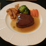 洋凡料理 NAKAMURA - 牛ヒレ肉ステーキグレイヴィーソース