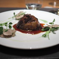 スリオラ - 国産牛ほほ肉のシェリー酒煮込み　甘酸っぱいソースとサマートリュフ