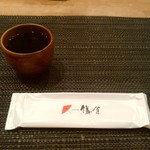 太郎茶屋 鎌倉 - ほうじ茶とおしぼり
