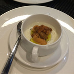 ラ カンパーニュ - 新玉葱のブランマンジェのウニ添え
      
      新玉葱の甘みの効いたブランジェとウニの甘みがベストマッチでした