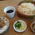 つるり - ざるうどん（細めん）（大盛）と本日のご飯