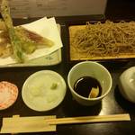 十割蕎麦みかあさ - アスパラと太しめじの天せいろ。