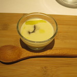 リストランテ サクラ - ＜2016年5月＞あいよ農場の新玉葱のスープ イカのスミ煮 レモンピール