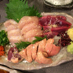 炭火焼鳥 なかお - 刺身盛り合わせ
      肝苦手な私も食べれる白肝