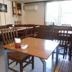 東向島珈琲店 - 店の内観（禁煙席）