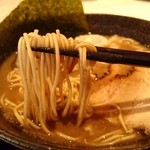 濃厚商店 - 「超！濃厚ラーメン（バリカタ）」の麺