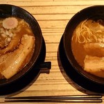 濃厚商店 - 右：濃厚ラーメン（バリカタ）　左：超！濃厚ラーメン（バリカタ）