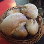 JEAN-YVES BORDIER - モンサンミッシェルで このパンにバター塗って食べた