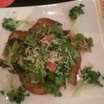 SPORTS＆DINING BAR SUNDRILLON - たっぷり野菜の円盤カツレツサラダ。大好きです。