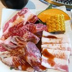 本格黒毛和牛焼肉　牛屋紋蔵 - 肉盛り180ｇ