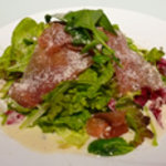 ダイニングバー ダリコ - 生ハムと洋野菜のチーズサラダ