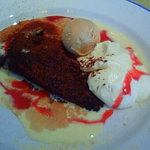 ビストロ グランソレーユ - ランチデザート・チョコケーキとシナモンアイス