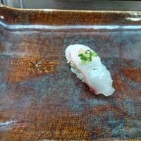 寿司割烹 魚紋 - 鯛？