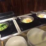 DUKE'S WAIKIKI - 右が私のオムレツ