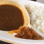 ジェミニ - ここのカレーが美味しいんです。
            いい香りが近隣に広がるんです。