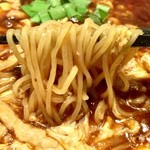 紅虎餃子房 - 麺は結構細麺ながらいかにも中華麺でこれ結構好きなんですよ♪