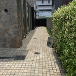 L’AS - ドアはこの奥です