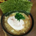 幸家 - ラーメン650円麺硬め。海苔増し100円。