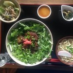 カフェ月星 - 2016/05/16スープがない、とのことで、無理を言って、ソーキそばをソーキ丼に、スパムのおにぎりをミニ沖縄そばにしていただきました。