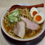 食堂七彩 - 食堂七彩（味玉らーめん・醤油/中盛 970円 ※煮干主体の喜多方らーめん系）