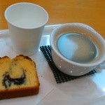 カフェ ド ガロ - [料理] ブルーベリーパウンドケーキ & Hot珈琲￥490 セット全景♪ｗ